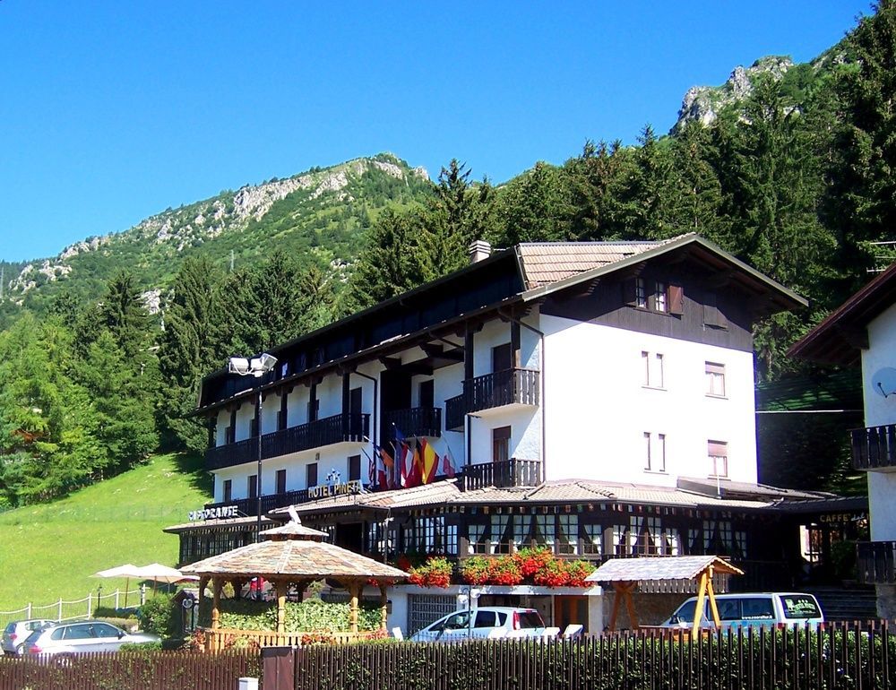 Hotel Pineta Castione della Presolana Eksteriør bilde