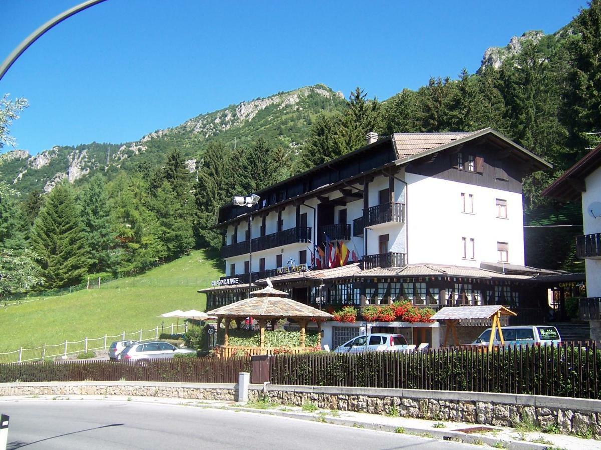 Hotel Pineta Castione della Presolana Eksteriør bilde